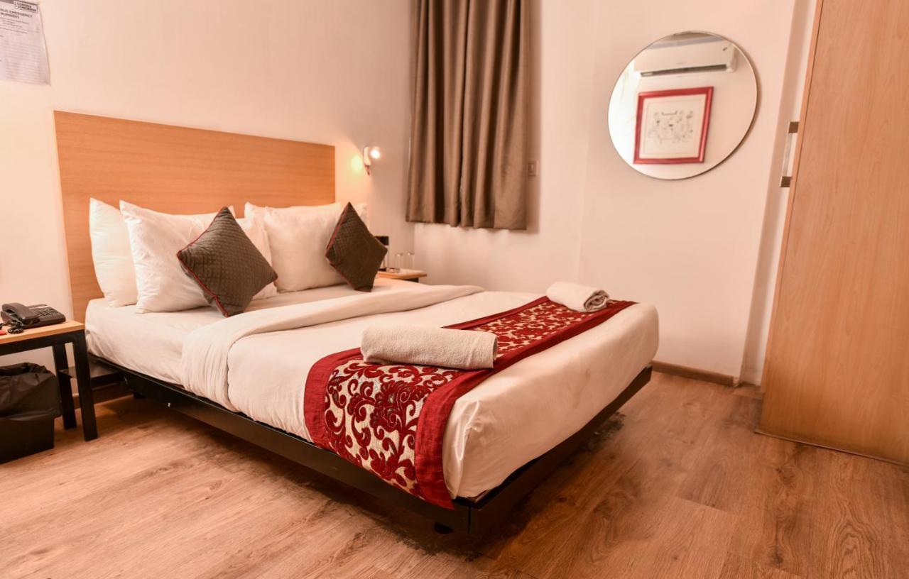 Hotels and Home stays near Aiims Metro Station New Delhi