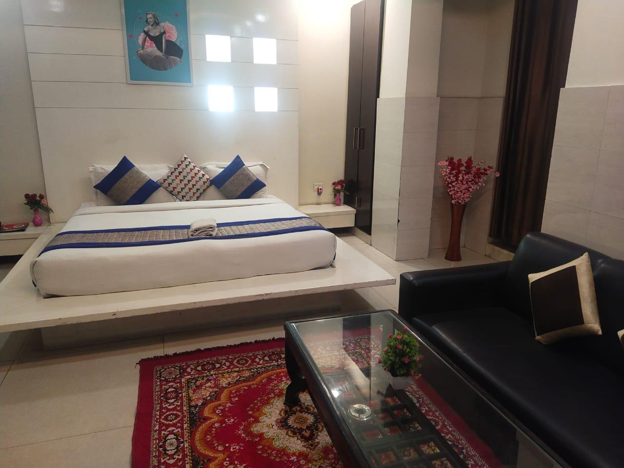 Hotels and Home stays near Chandni Chowk Metro Station New Delhi