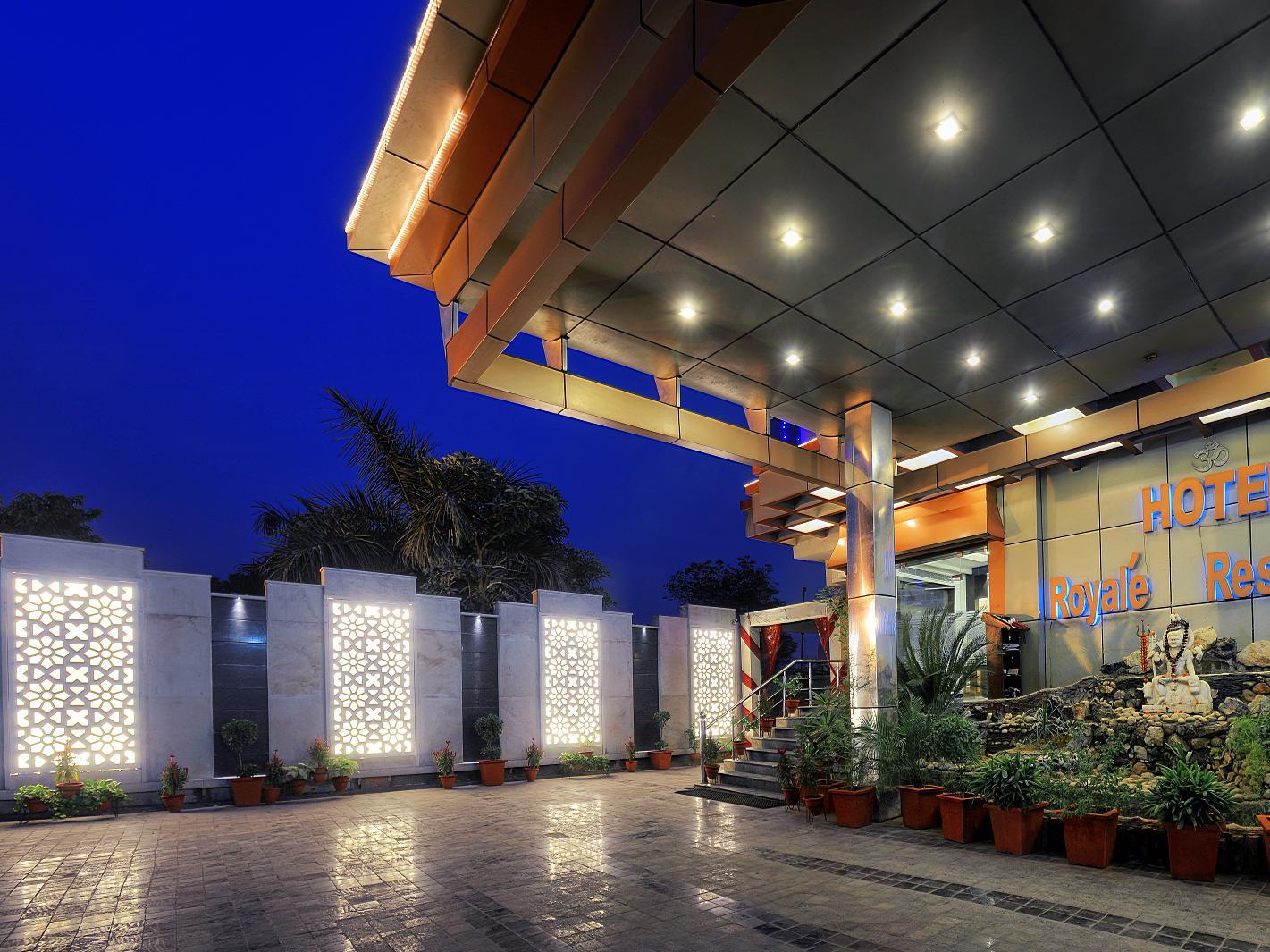 Hotels and Home stays near Jaypee Convention Centre Agra