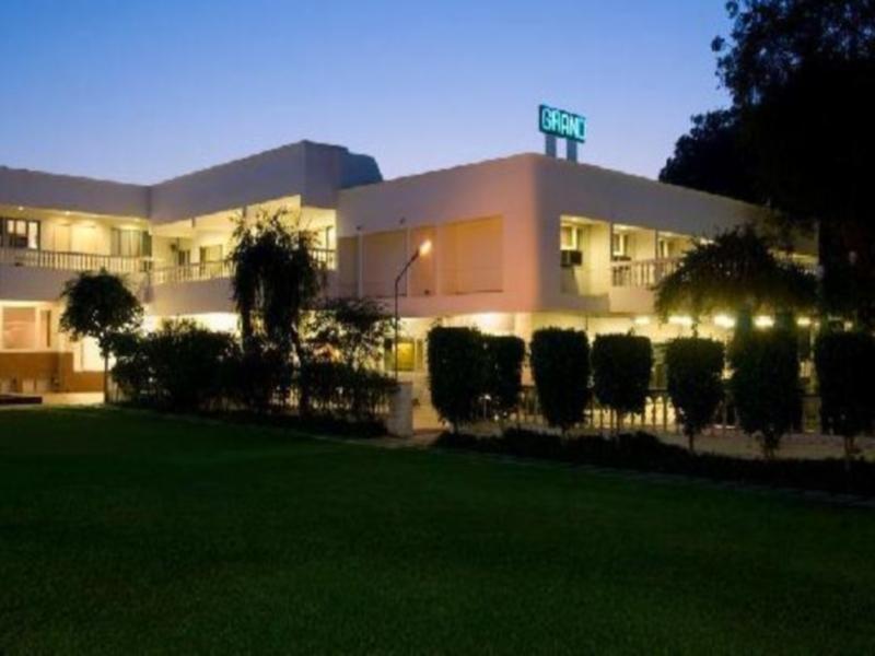 Hotels and Home stays near Moti Masjid Agra