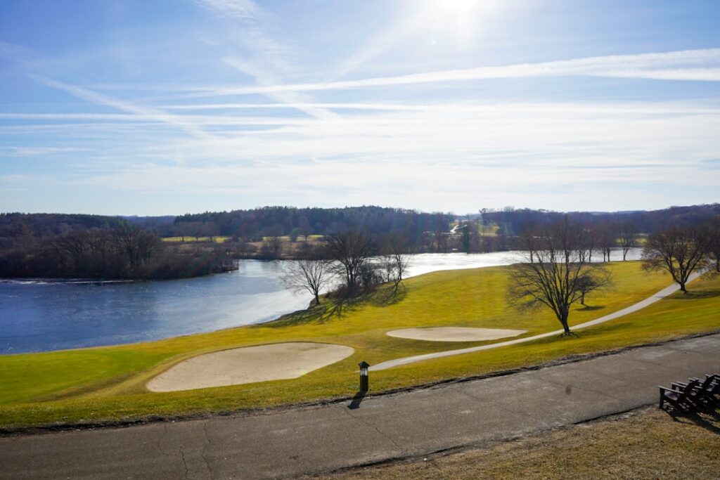 Hotels and Home stays near Sikanderpur Metro Station Gurgaon