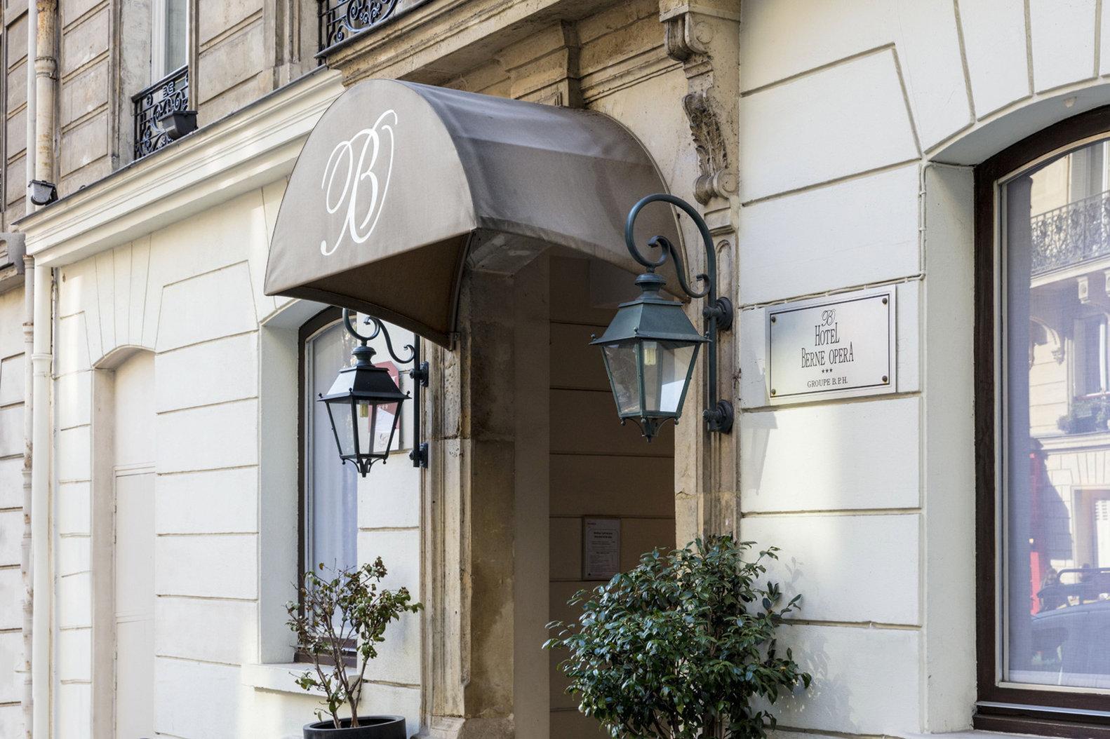 Hotels and Home stays near Louvre Rivoli Metro Station Paris