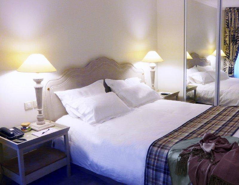 Hotels and Home stays near Marx Dormoy Metro Station Paris