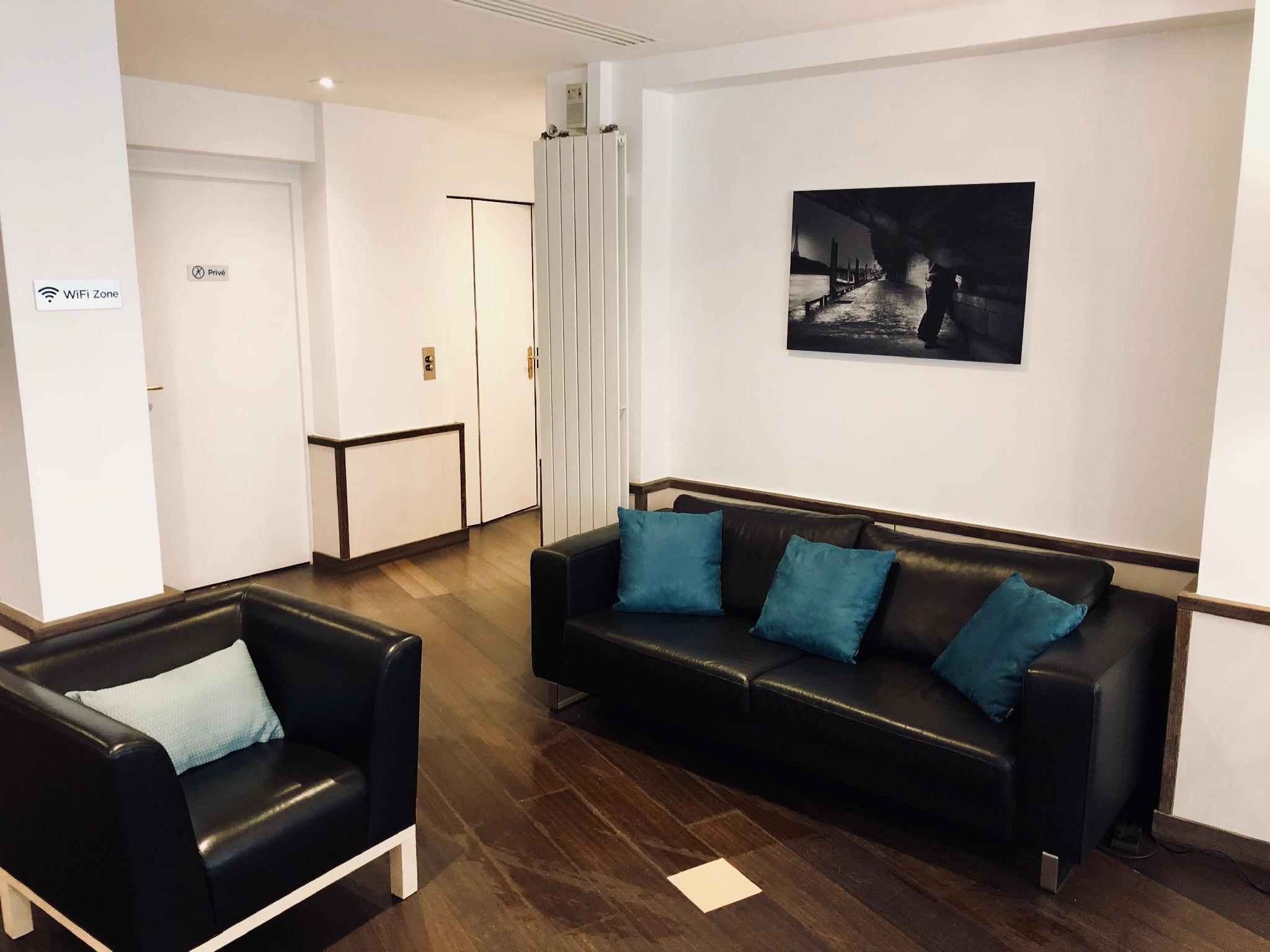 Hotels and Home stays near Champs Elysees Clemenceau Metro Station