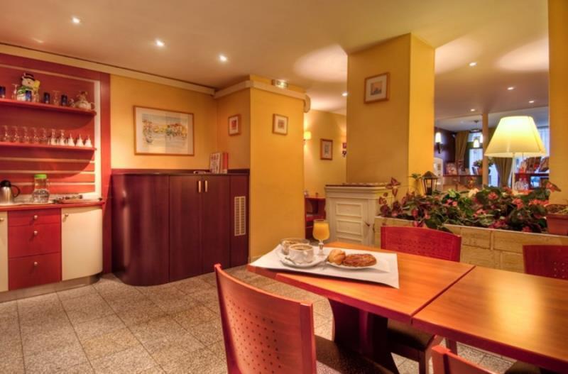 Hotels and Home stays near Robespierre Metro Station Paris