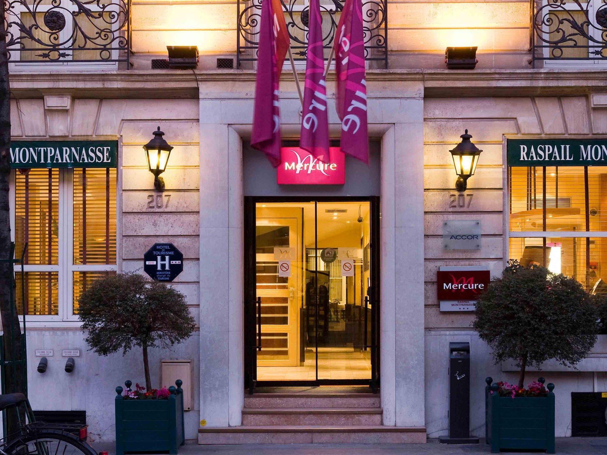 Hotels and Home stays near Mirabeau Metro Station Paris