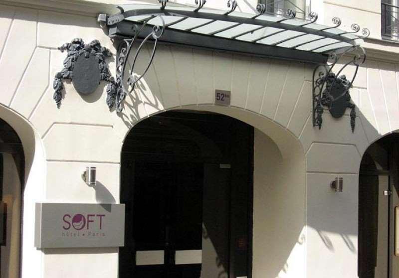 Hotels and Home stays near Buzenval Metro Station Paris