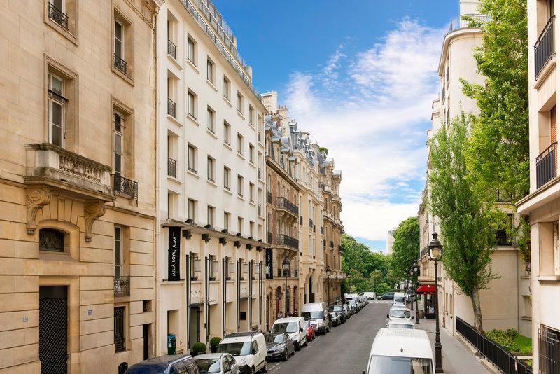 Hotels and Home stays near Convention Metro Station Paris