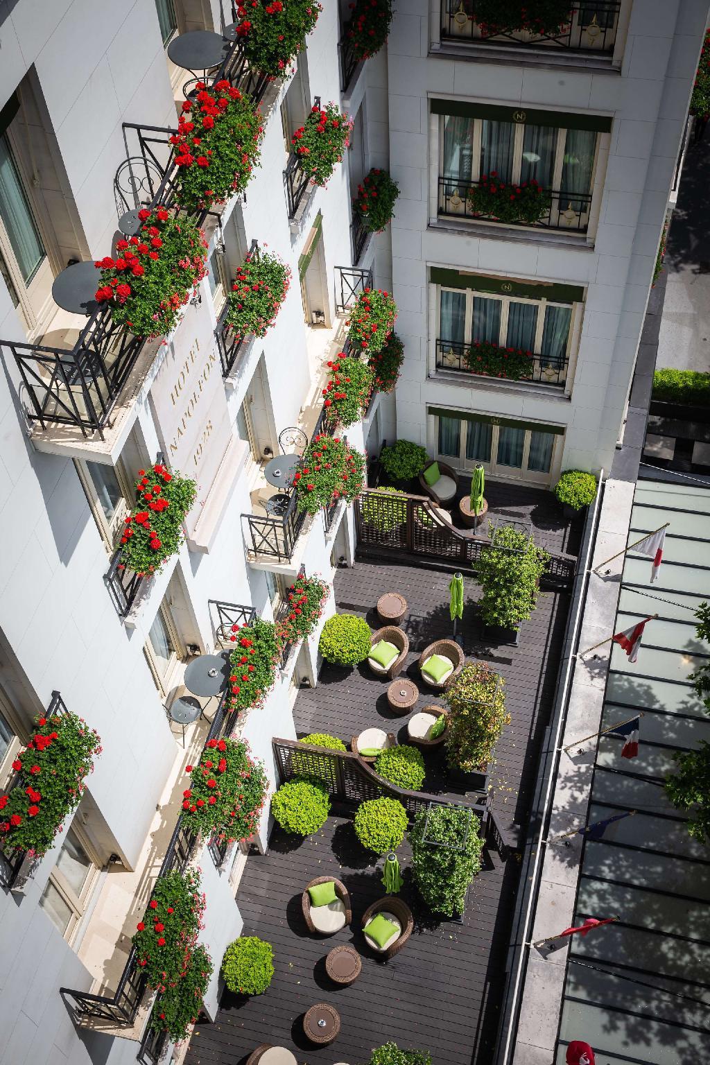 Hotels and Home stays near Pereire Metro Station Paris