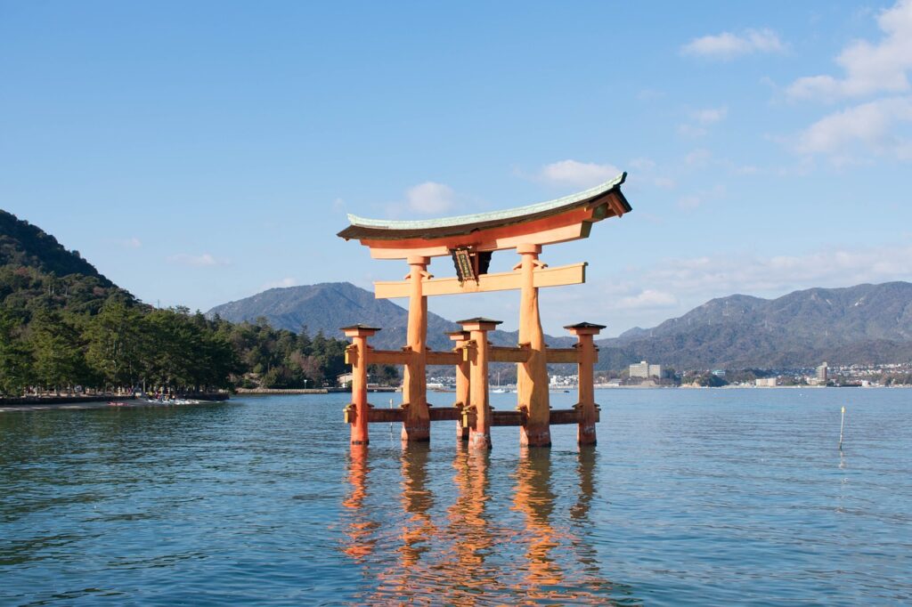 Hiroshima Late-Spring Heritage Touring